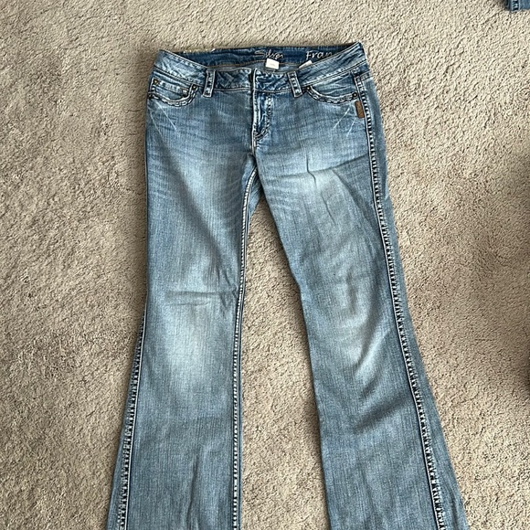 Silver Jeans - Picture 1 of 4